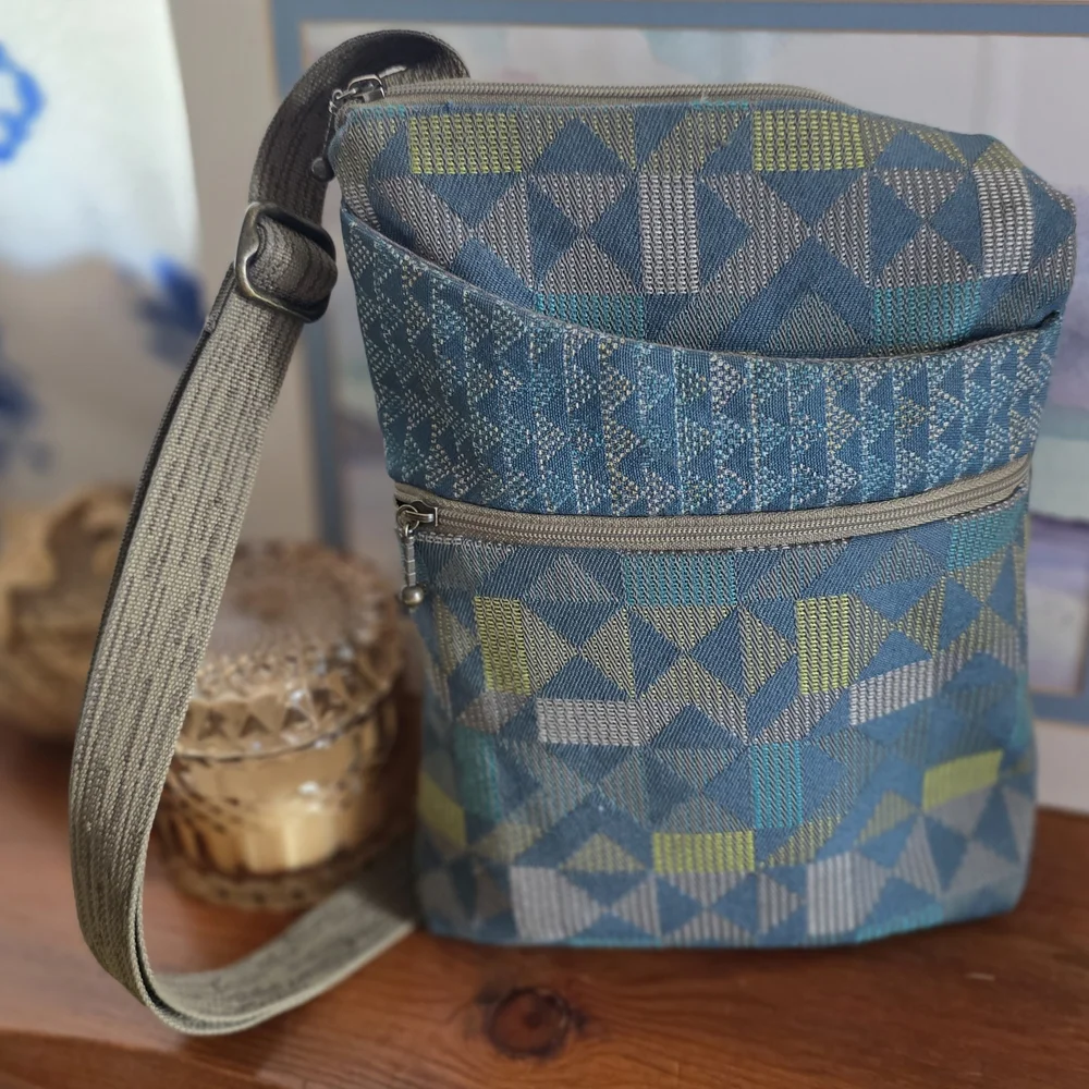 Chic Geometric Crossbody Bag in Blue and Green - Picture 1 of 8